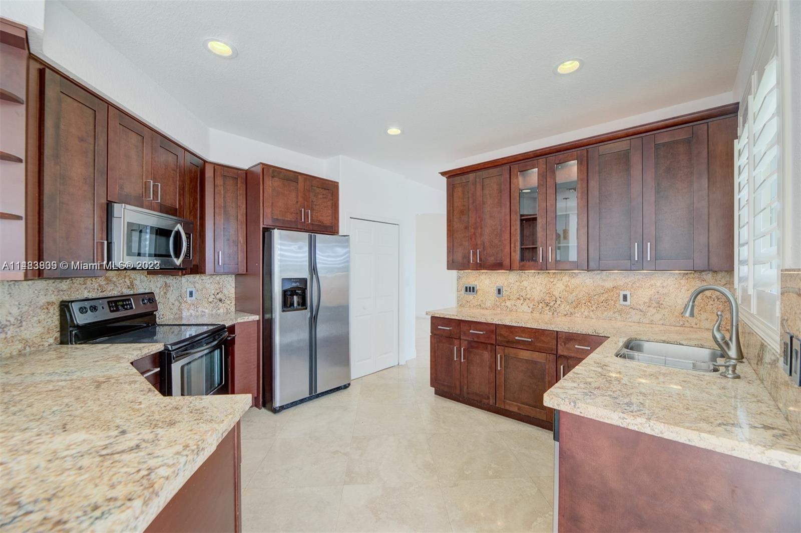 KENDALL BREEZE - Residential Lease