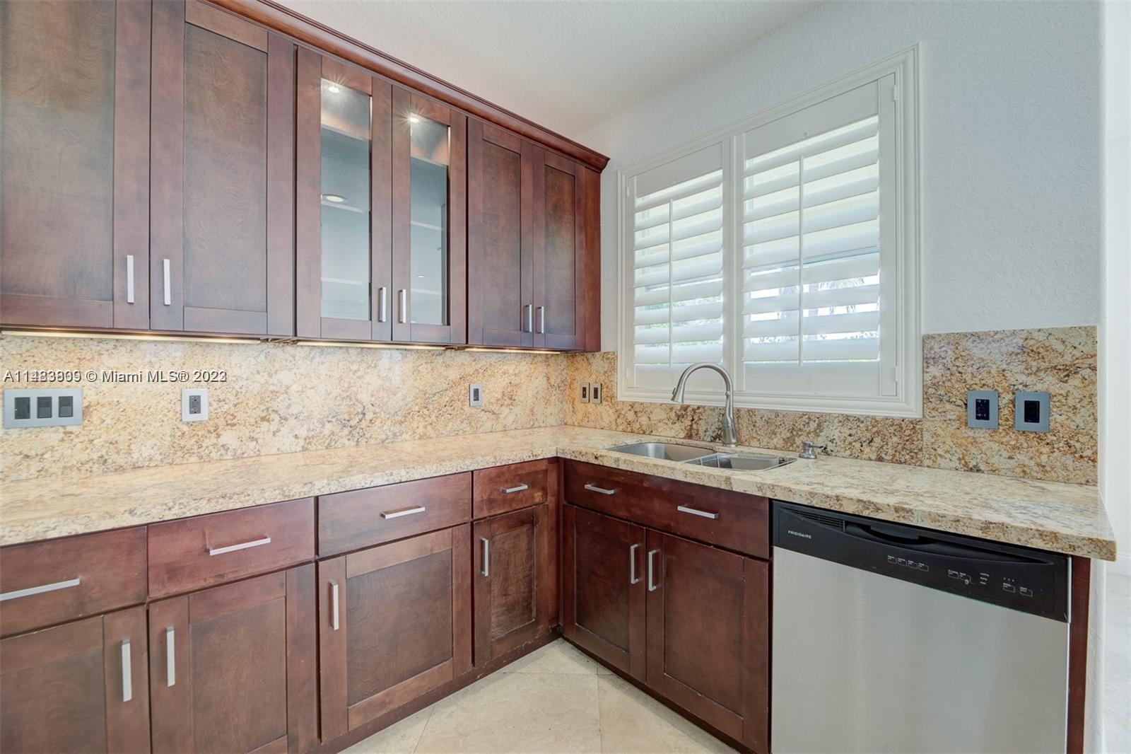 KENDALL BREEZE - Residential Lease