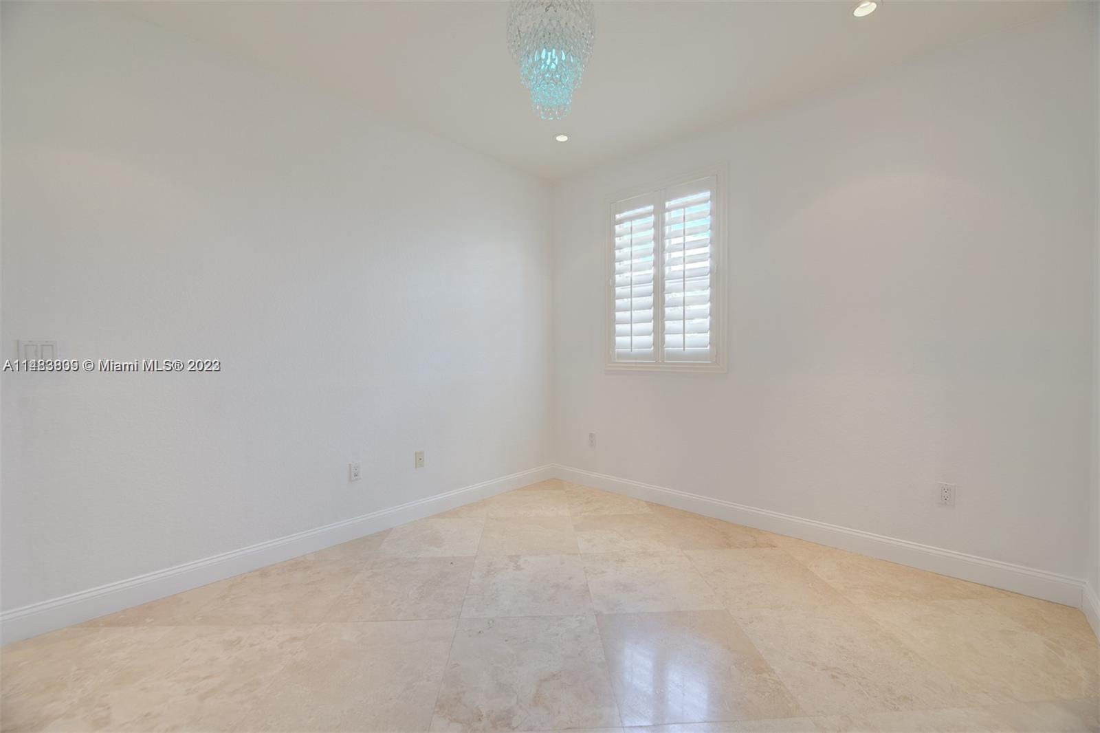KENDALL BREEZE - Residential Lease