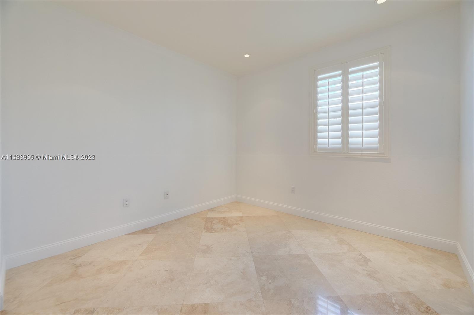 KENDALL BREEZE - Residential Lease