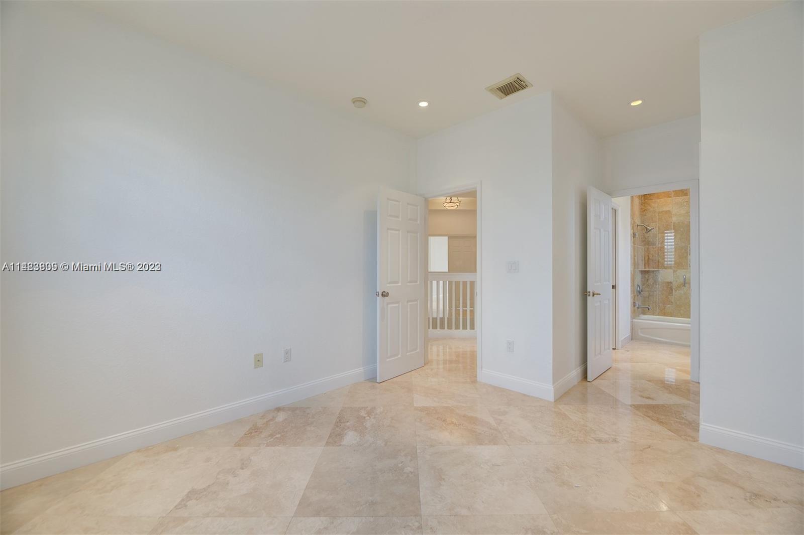 KENDALL BREEZE - Residential Lease