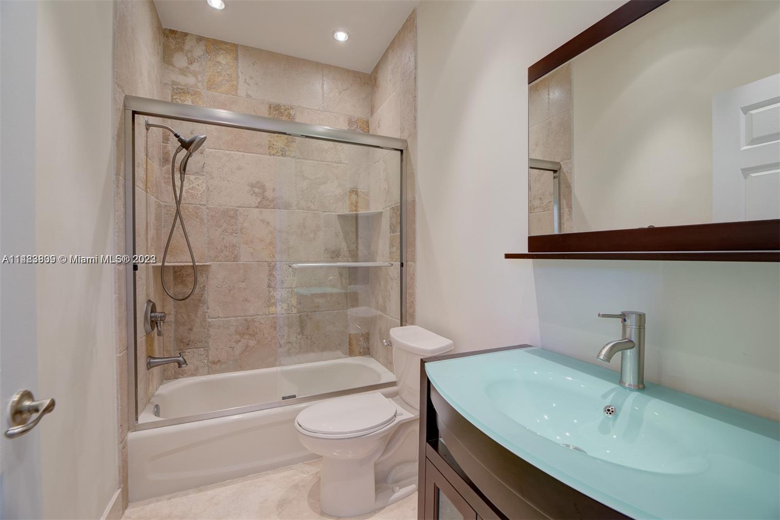 KENDALL BREEZE - Residential Lease