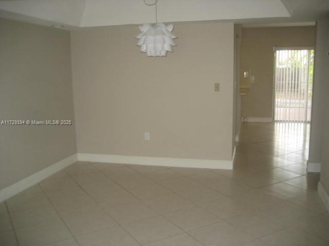 LES CHATEAUX AT INT GARDE - Residential Lease