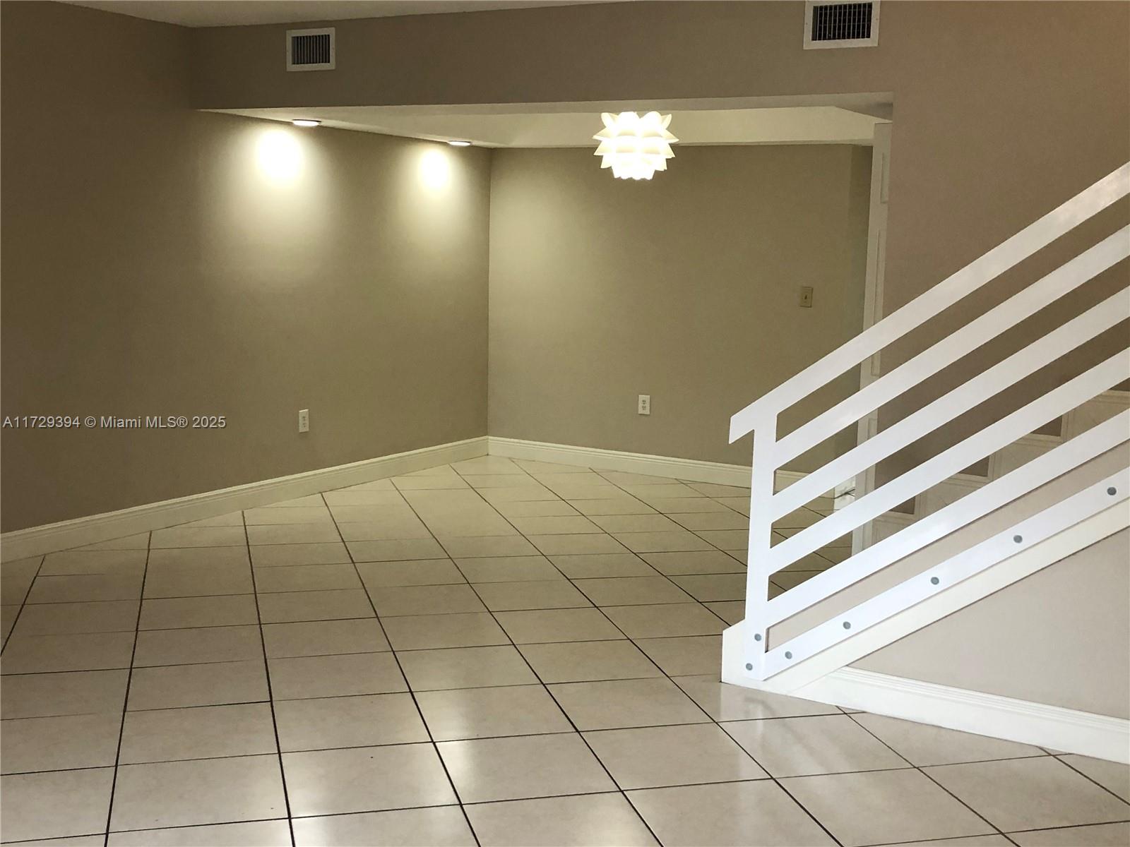 LES CHATEAUX AT INT GARDE - Residential Lease