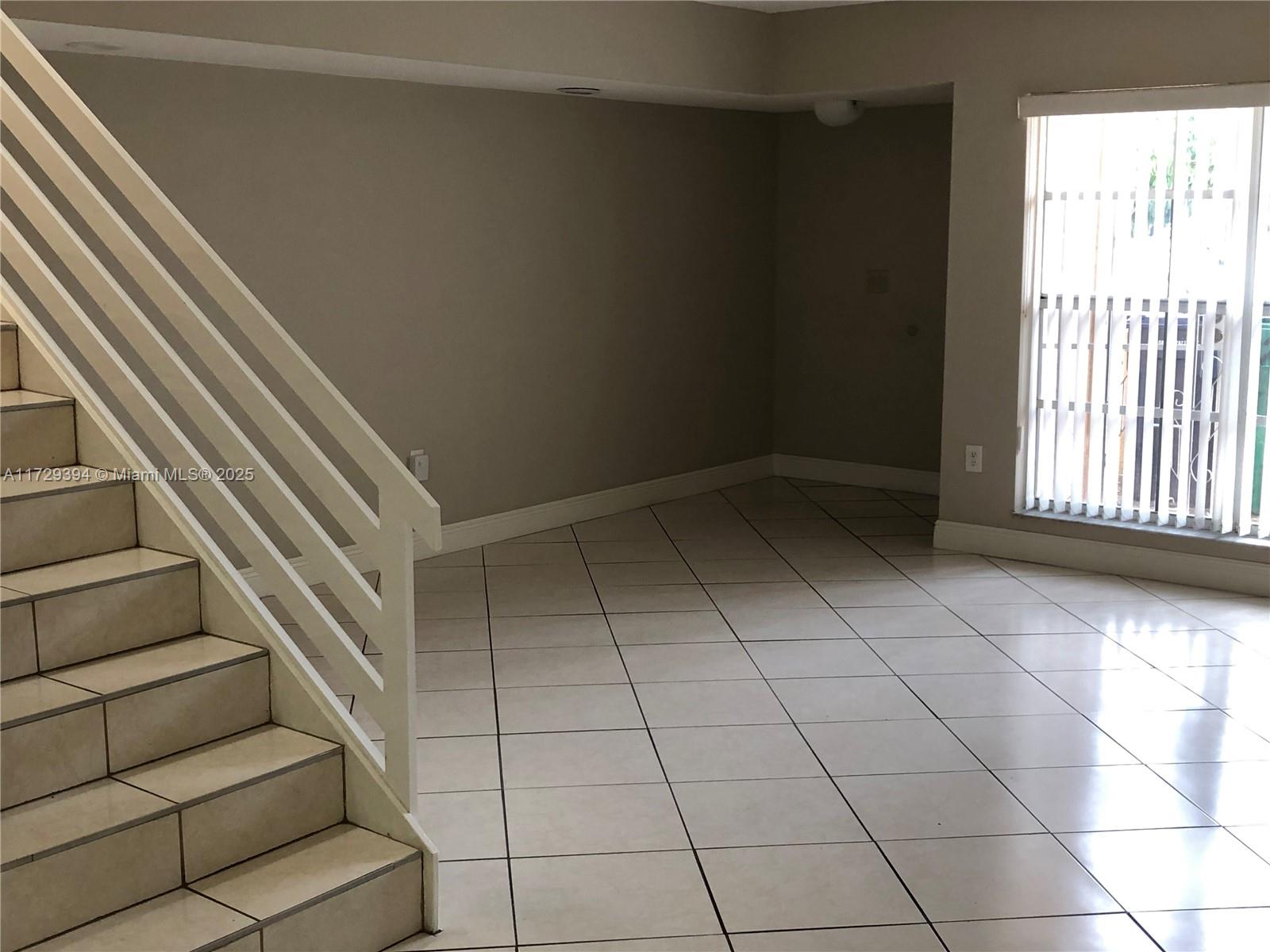 LES CHATEAUX AT INT GARDE - Residential Lease