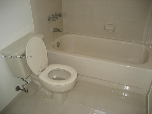 LES CHATEAUX AT INT GARDE - Residential Lease