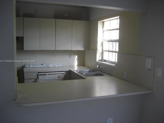 LES CHATEAUX AT INT GARDE - Residential Lease