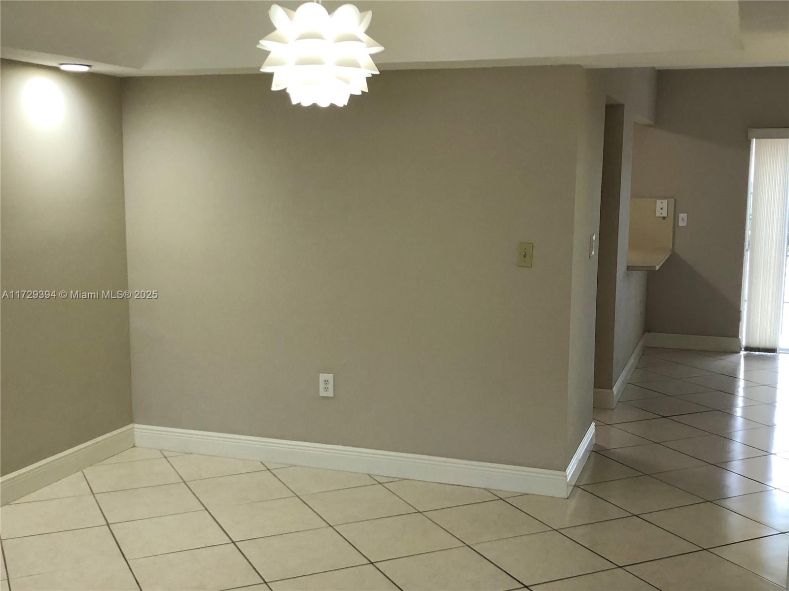 LES CHATEAUX AT INT GARDE - Residential Lease