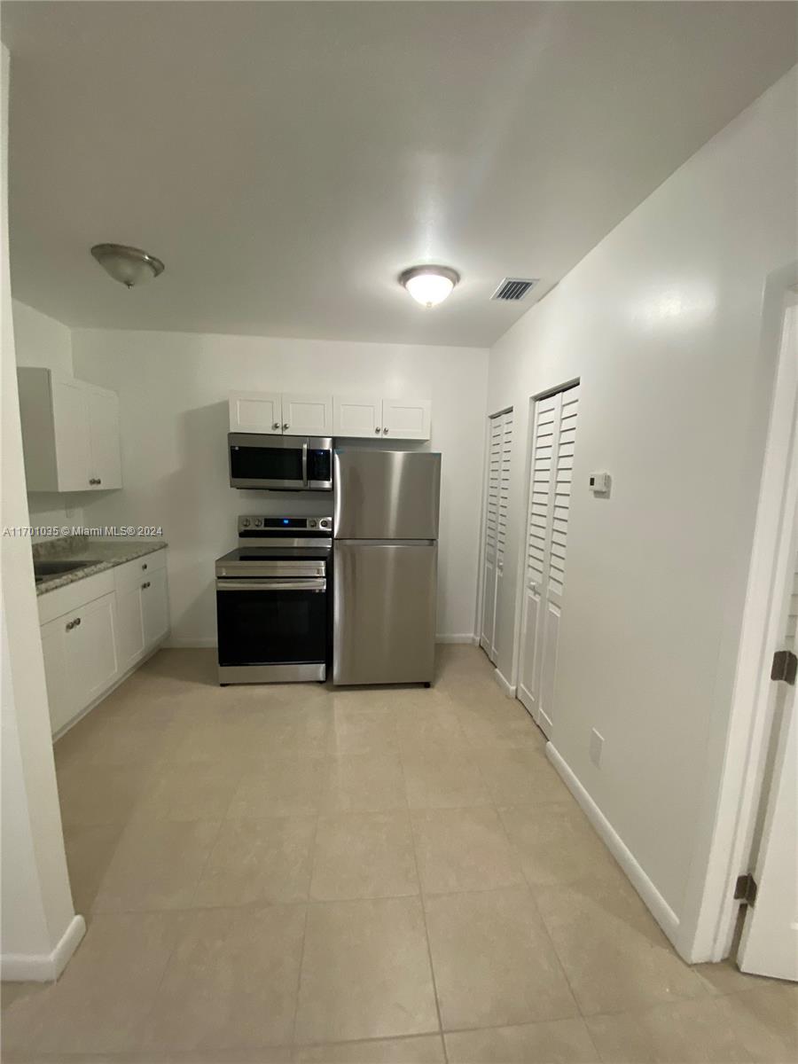 LAWRENCE ESTATE LAND CO - Residential Lease