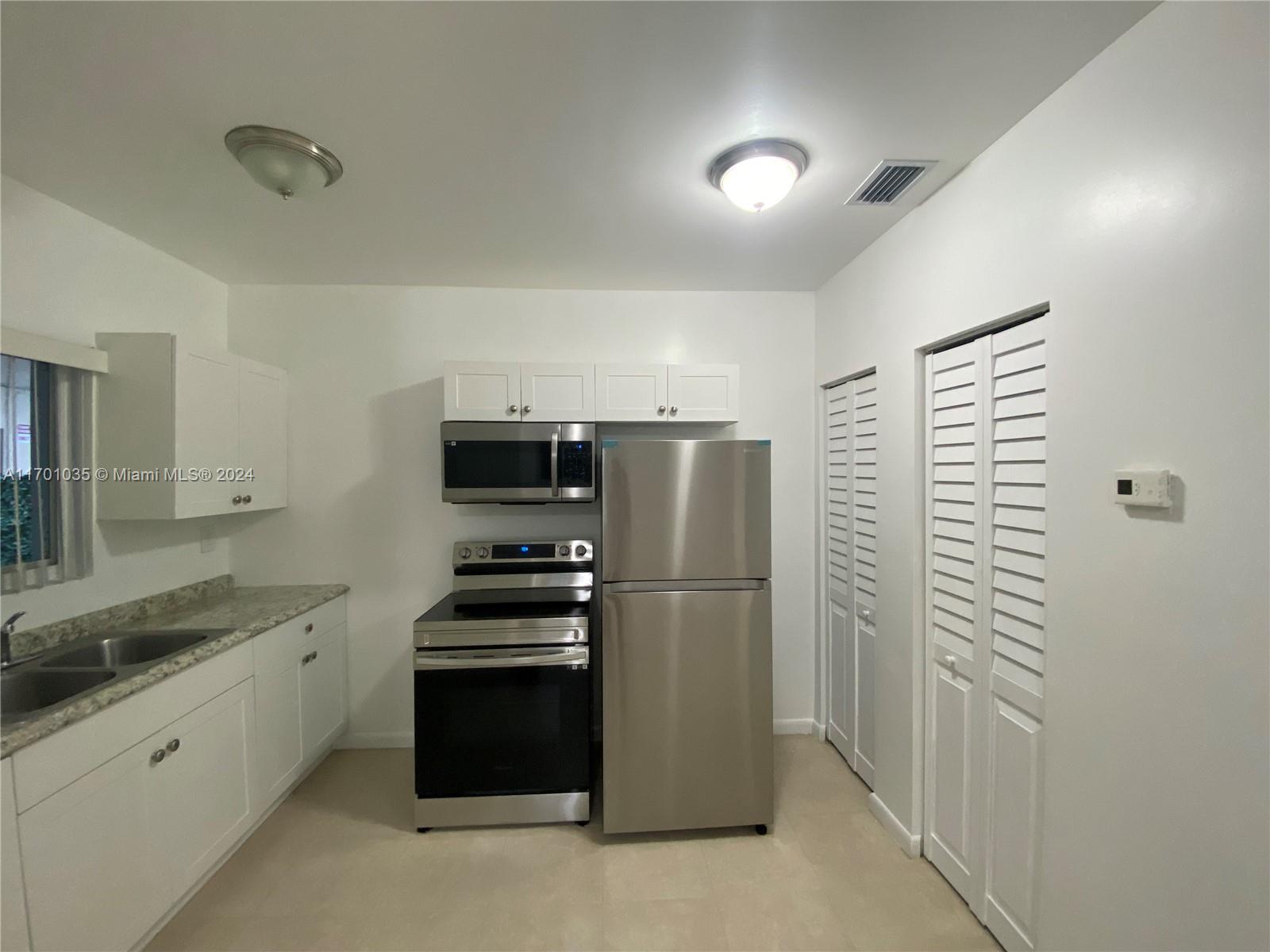LAWRENCE ESTATE LAND CO - Residential Lease
