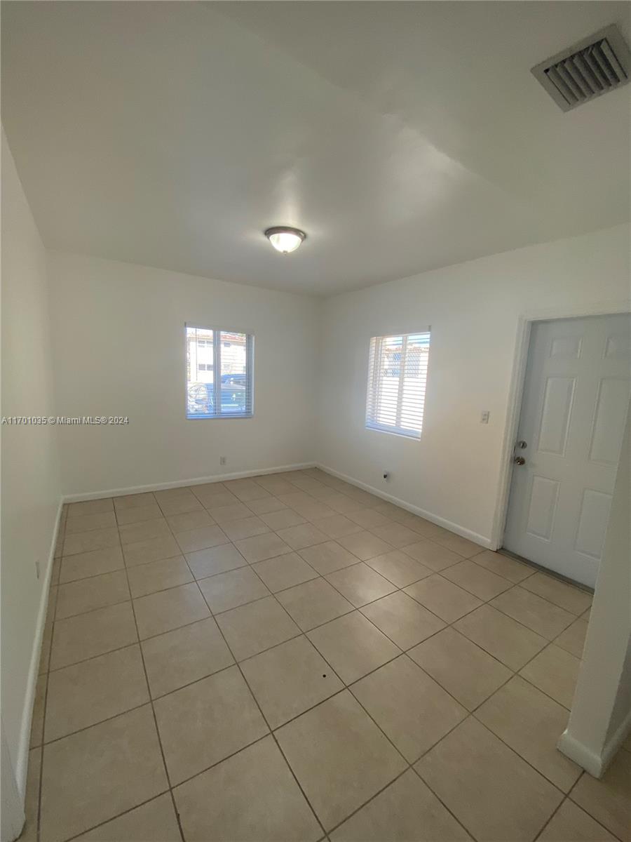 LAWRENCE ESTATE LAND CO - Residential Lease