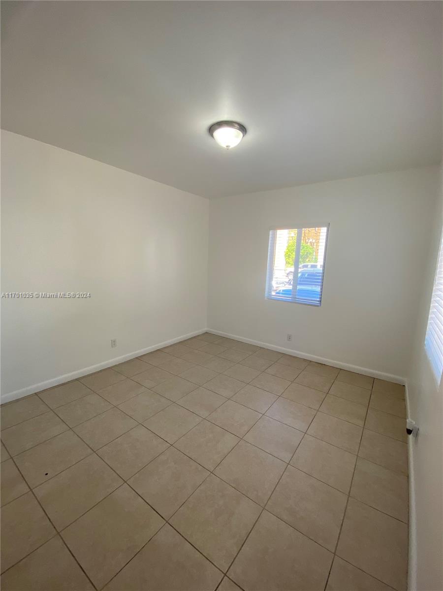 LAWRENCE ESTATE LAND CO - Residential Lease