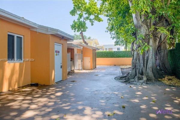 LAWRENCE ESTATE LAND CO - Residential Lease
