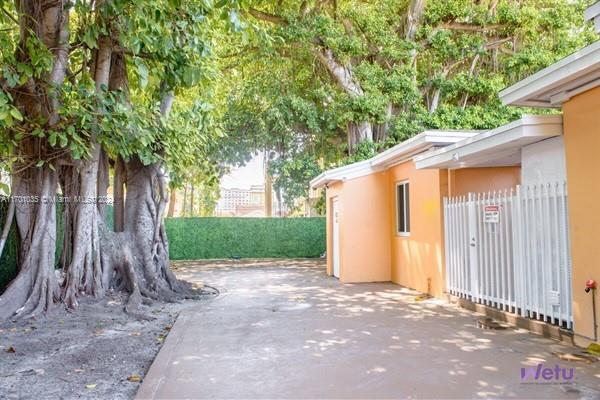 LAWRENCE ESTATE LAND CO - Residential Lease