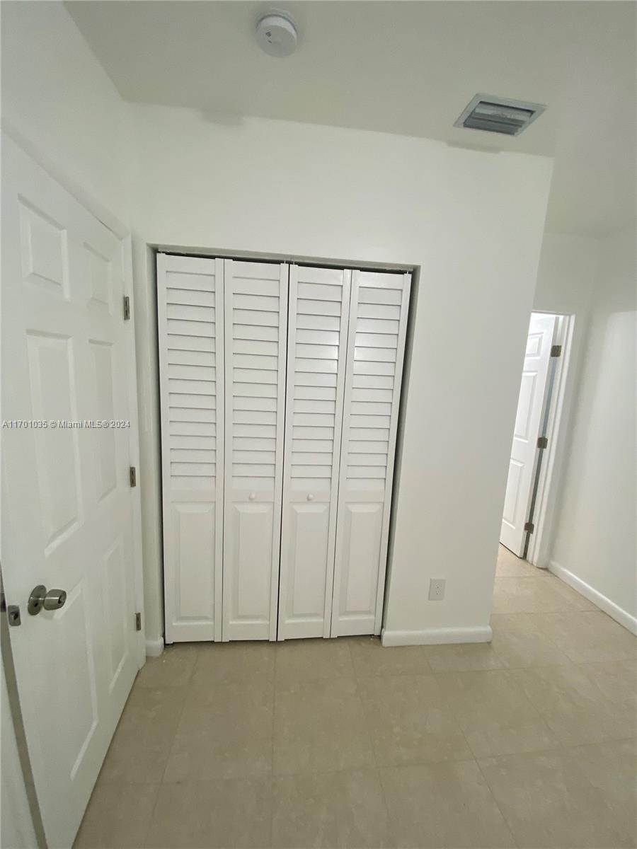LAWRENCE ESTATE LAND CO - Residential Lease