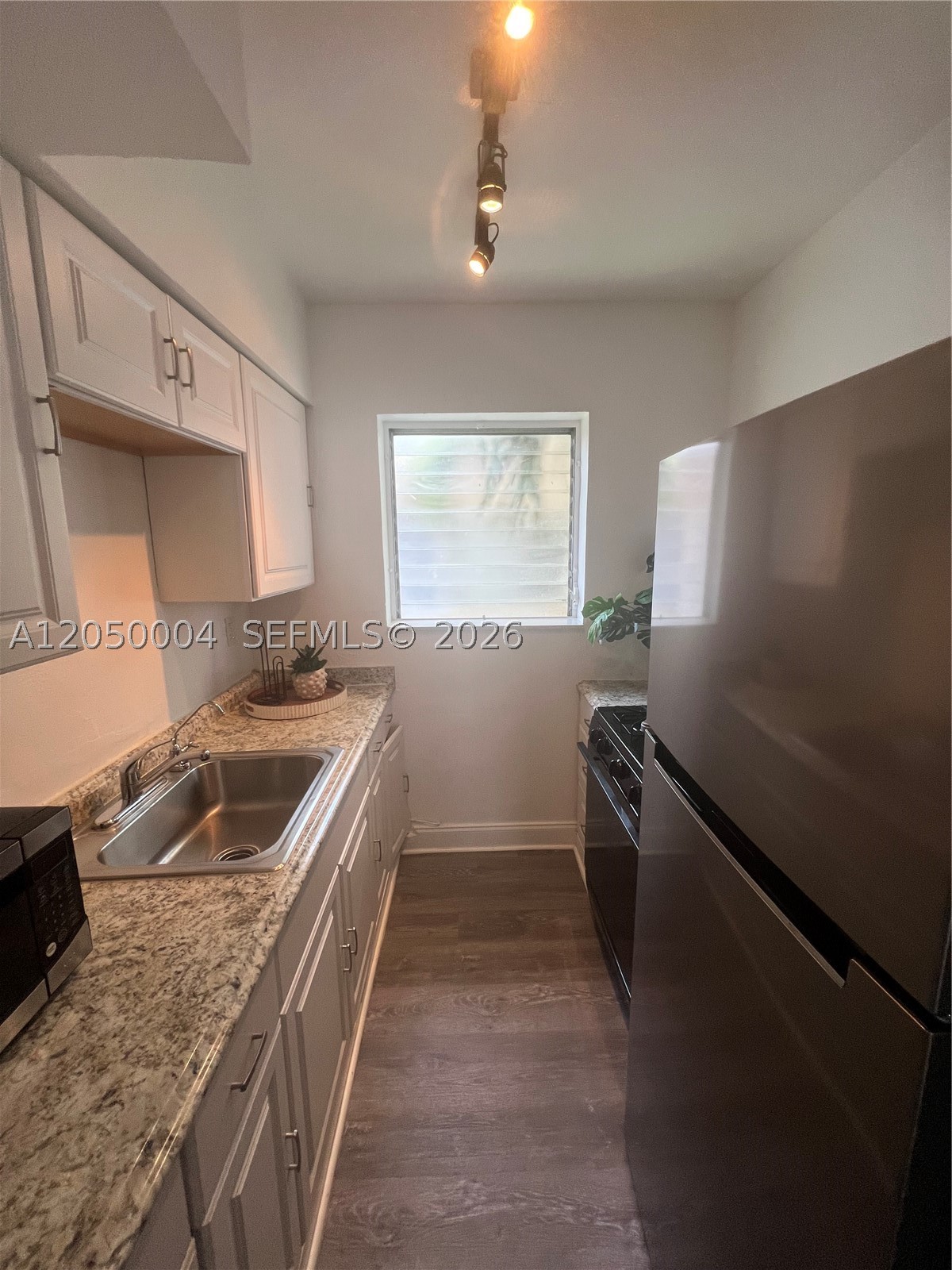 THE WILLIAM LEE CONDO - Residential Lease