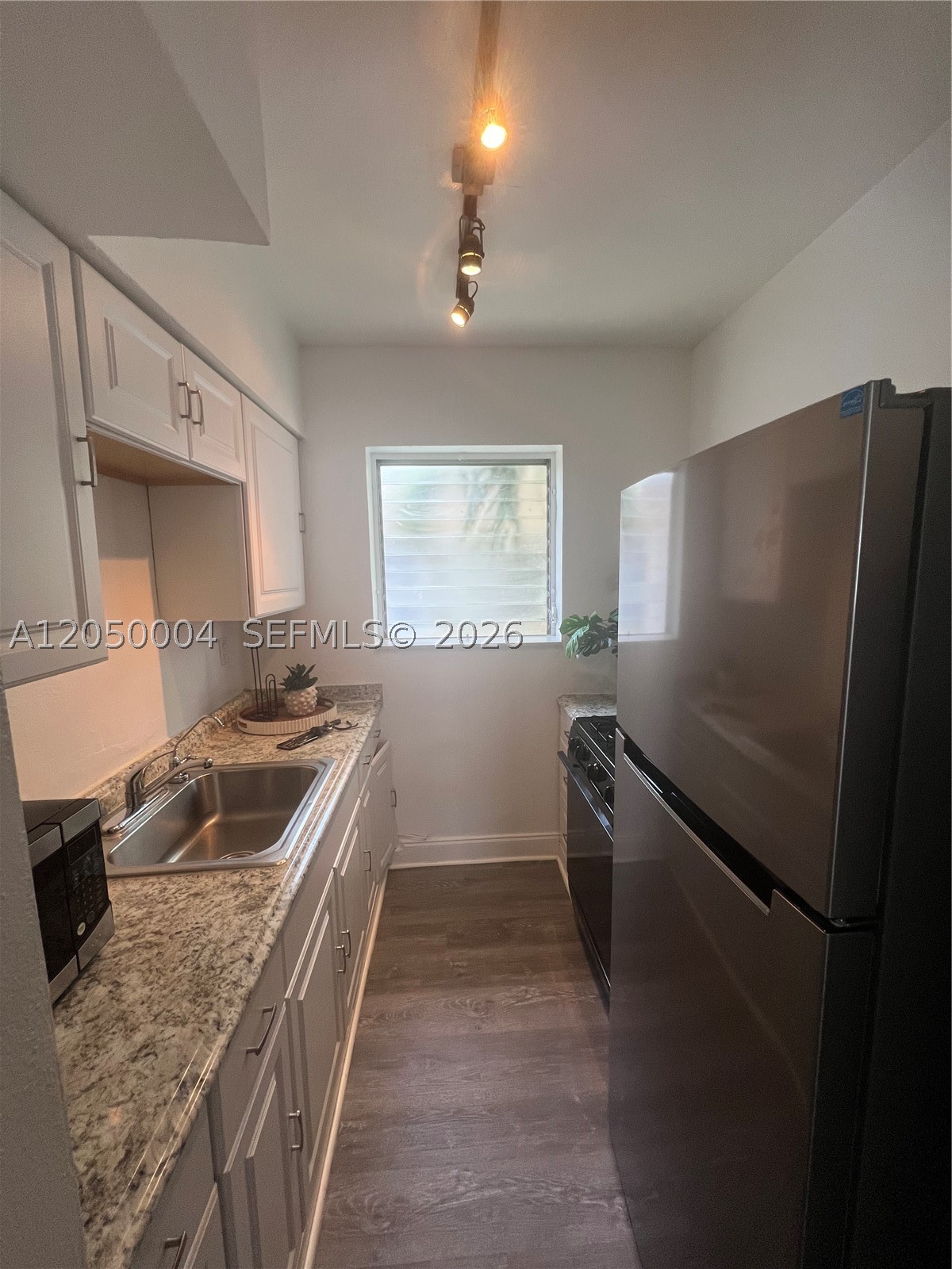 THE WILLIAM LEE CONDO - Residential Lease