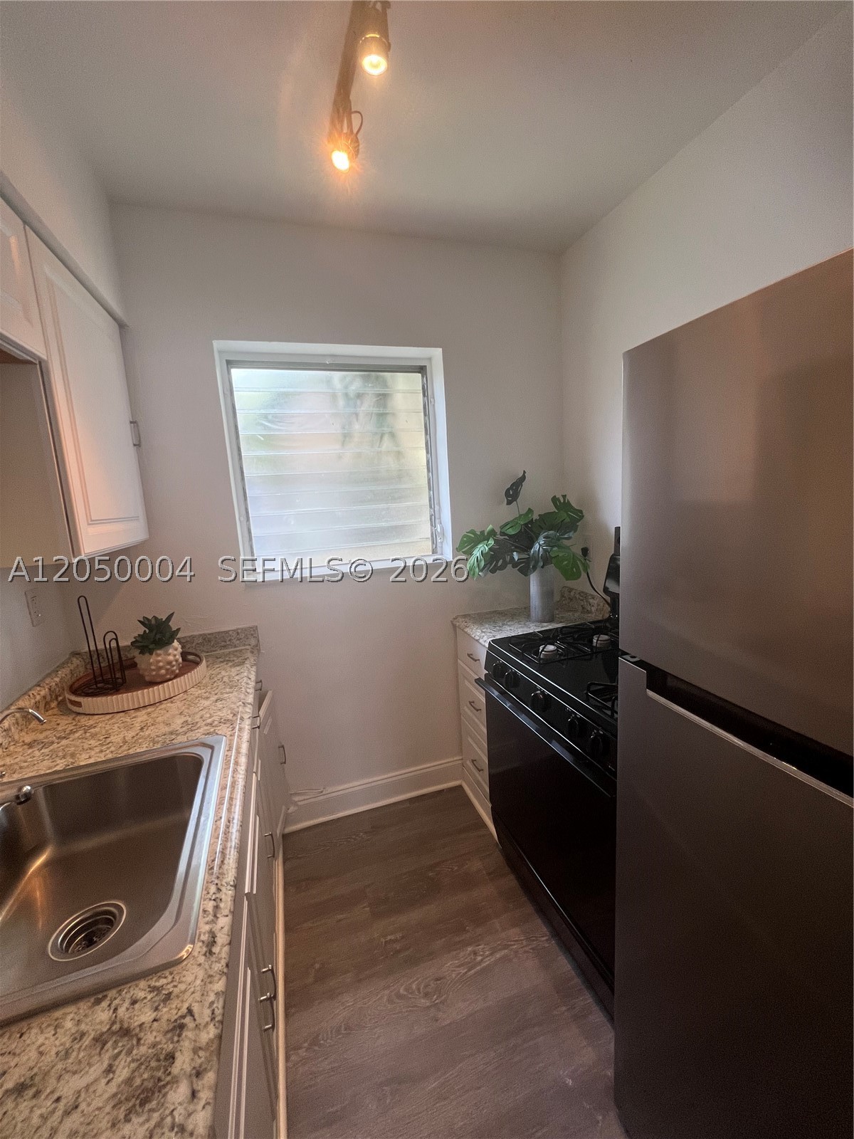 THE WILLIAM LEE CONDO - Residential Lease