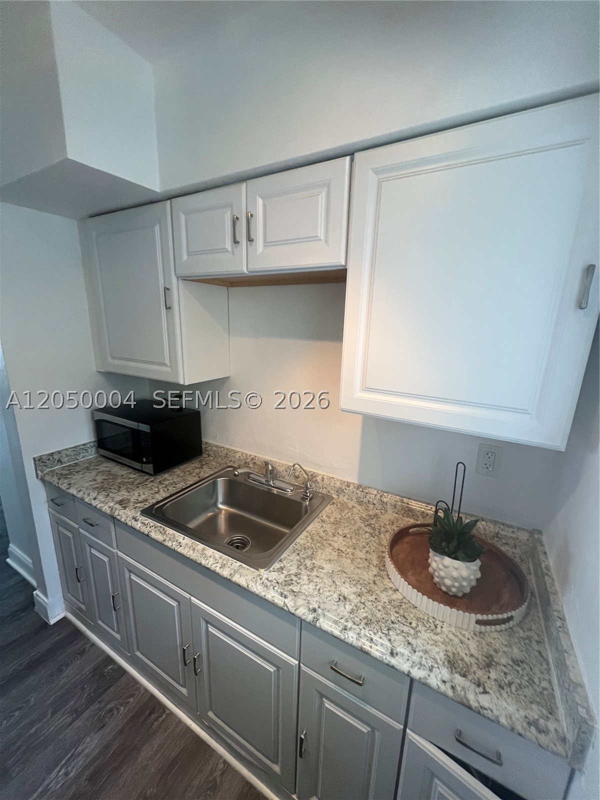 THE WILLIAM LEE CONDO - Residential Lease