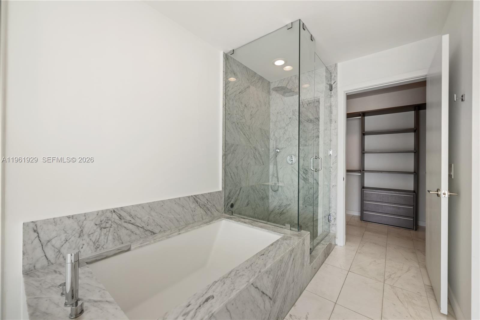 GRAN PARAISO CONDO - Residential