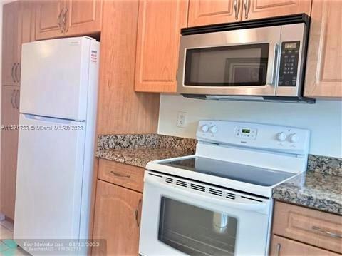 ELDORADO COUNTRY CLUB TOW - Residential Lease
