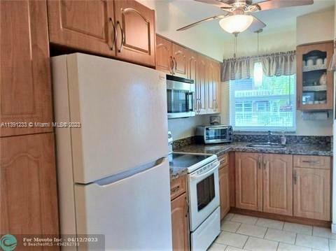 ELDORADO COUNTRY CLUB TOW - Residential Lease