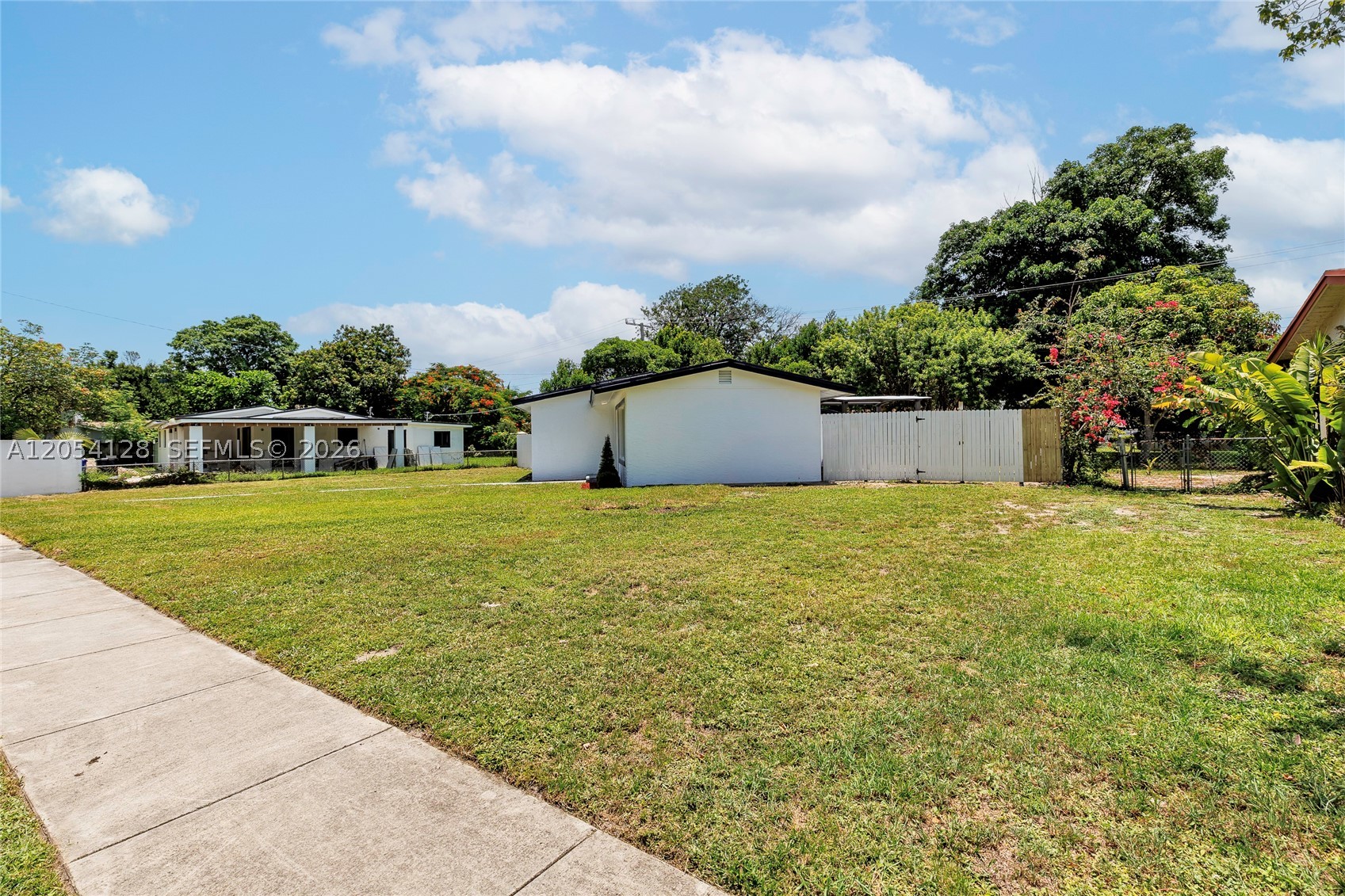 LAUDERDALE VILLAS - Residential
