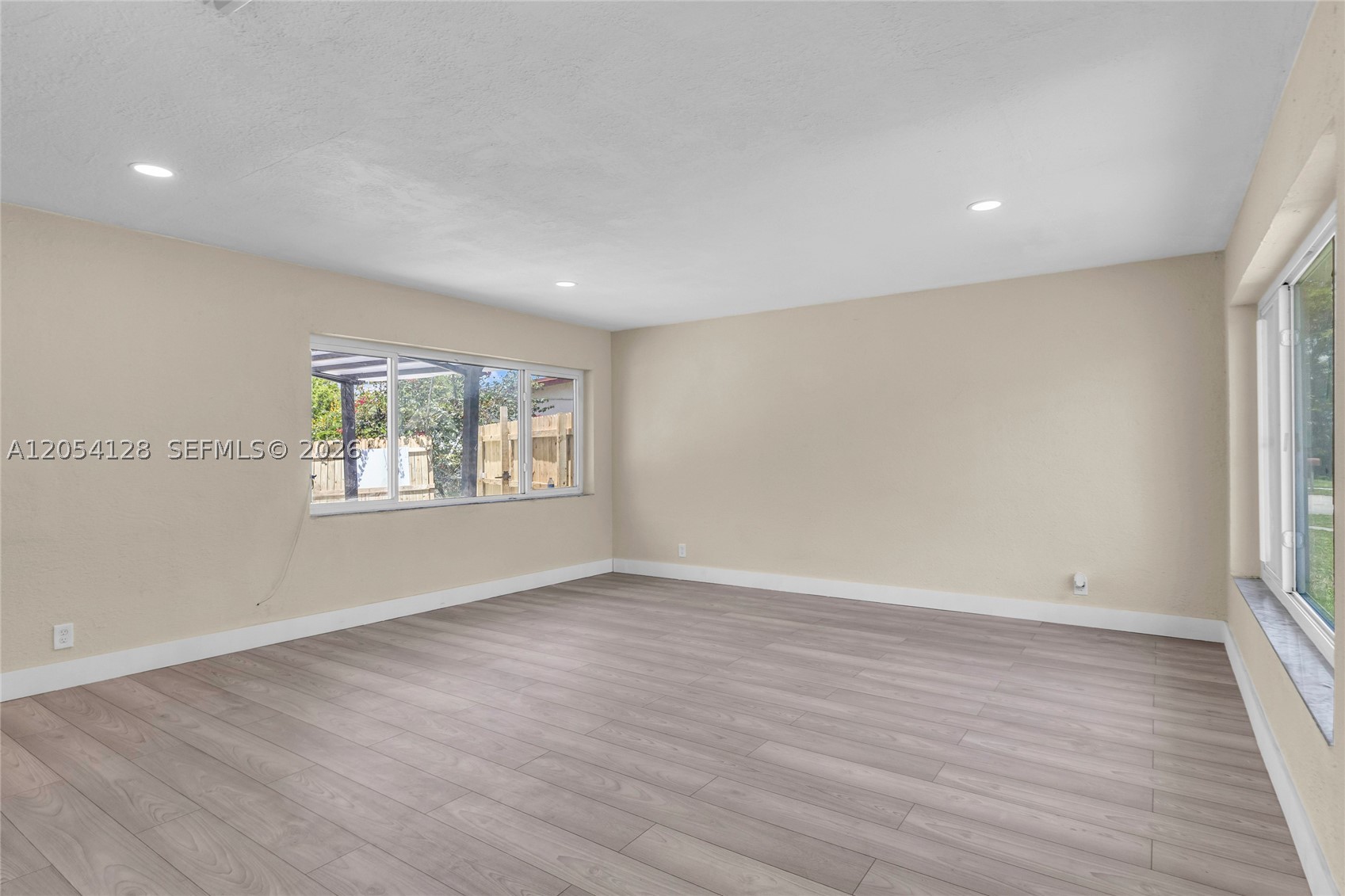 LAUDERDALE VILLAS - Residential