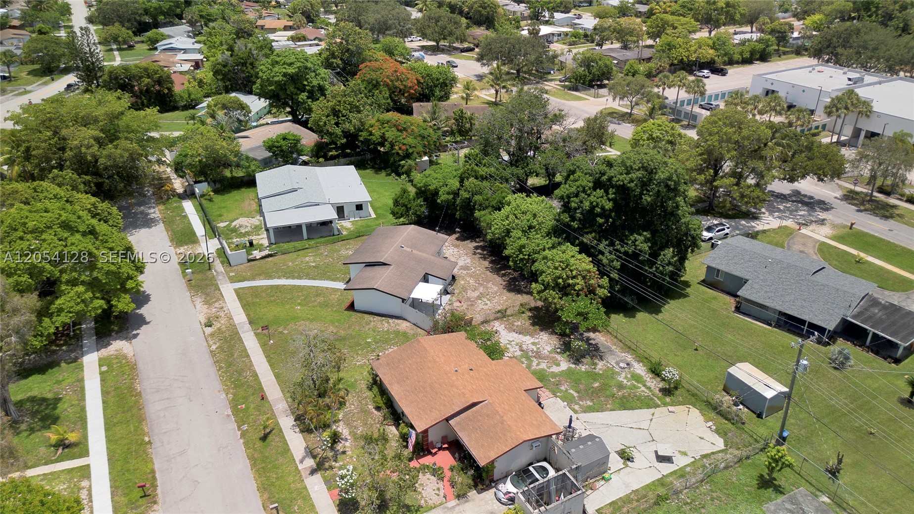 LAUDERDALE VILLAS - Residential