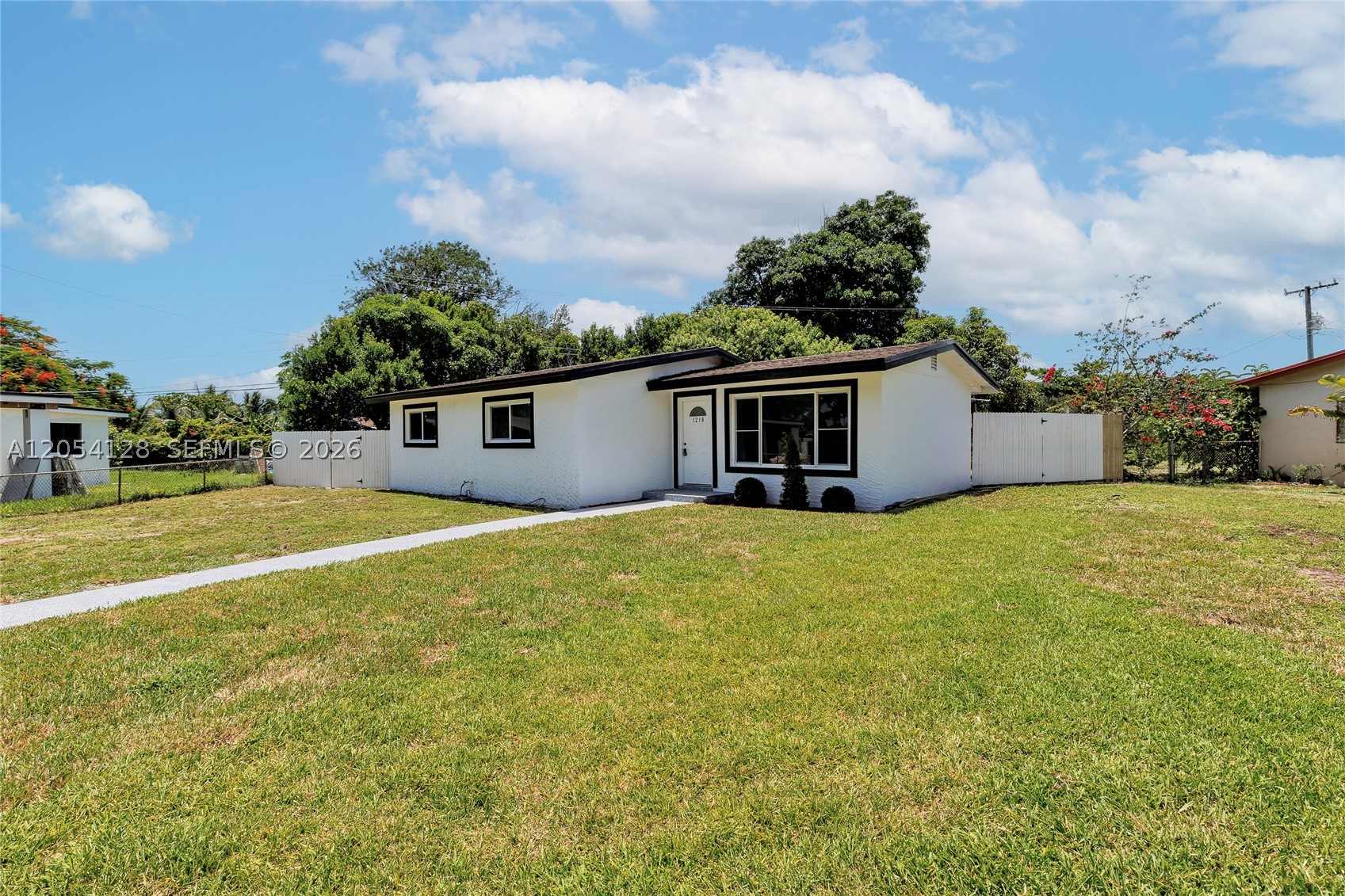 LAUDERDALE VILLAS - Residential