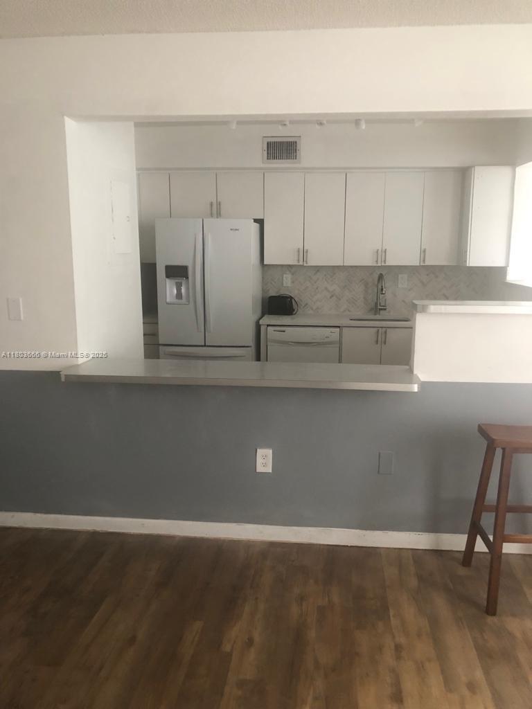 EXCELENT UNIT FOR INVERSORS, CAN BE RENTED ONCE YOU BUY IT. GREAT LOCATION, OPEN KITCHEN, 2 BLOCKS FROM THE BEACH AND WALKING DISTANCE TO SHOPS, PUBLIX, RESTAURANTS AND MORE. NEW HURRICANE IMPACT WINDOWS. INTERNET AND CABLE INCLUDED EASY TO SHOW. TEXT LISTING AGENT. Condo passed 40 Years of inspection. UNIT SALE AS IS
Rented until October 2026 in 2200. DO NOT DISTURB THE TENAT. Unit shown by appointment only with a serious offer