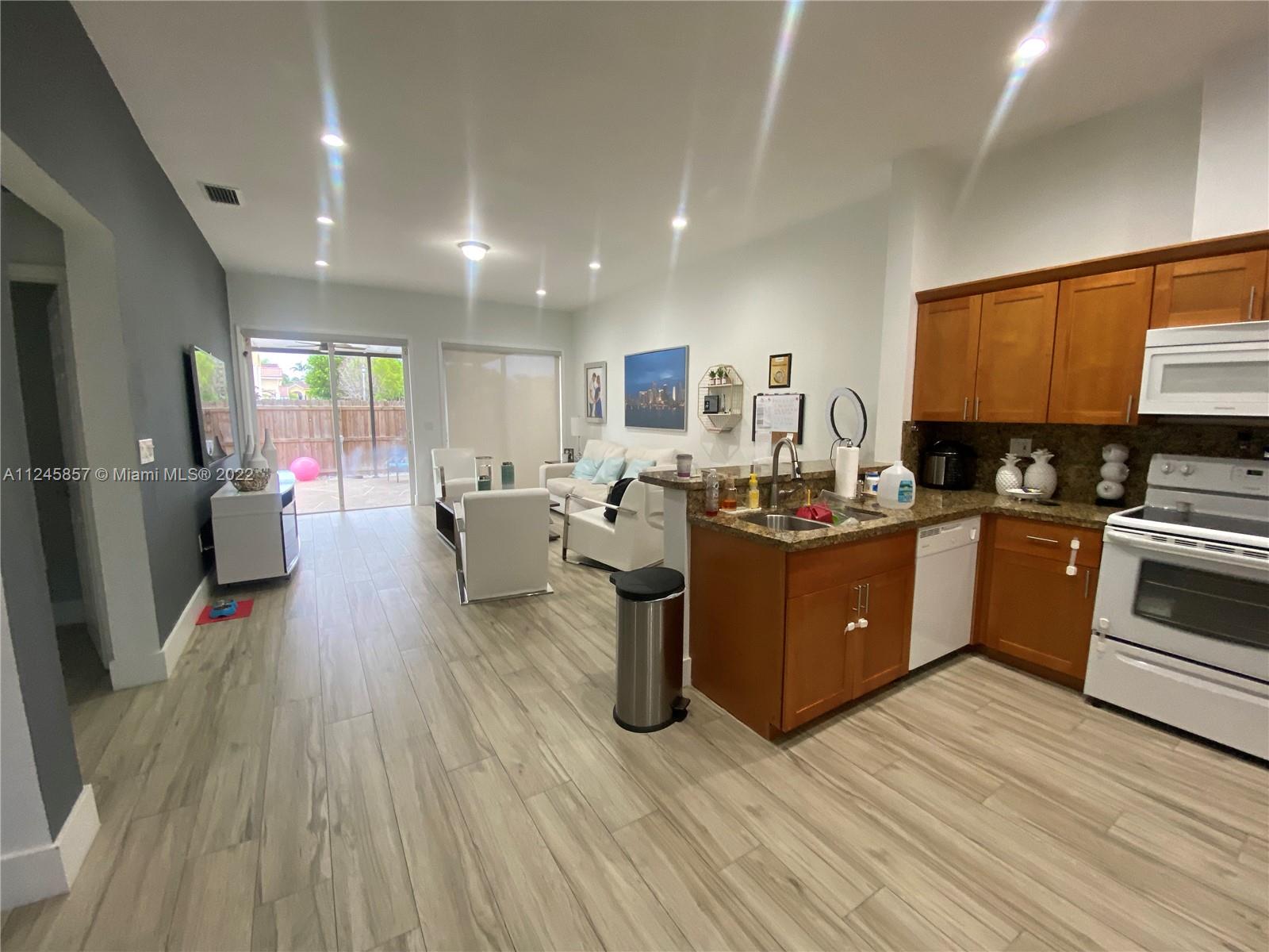 POINCIANA AT SUNSET LAKES - Residential Lease