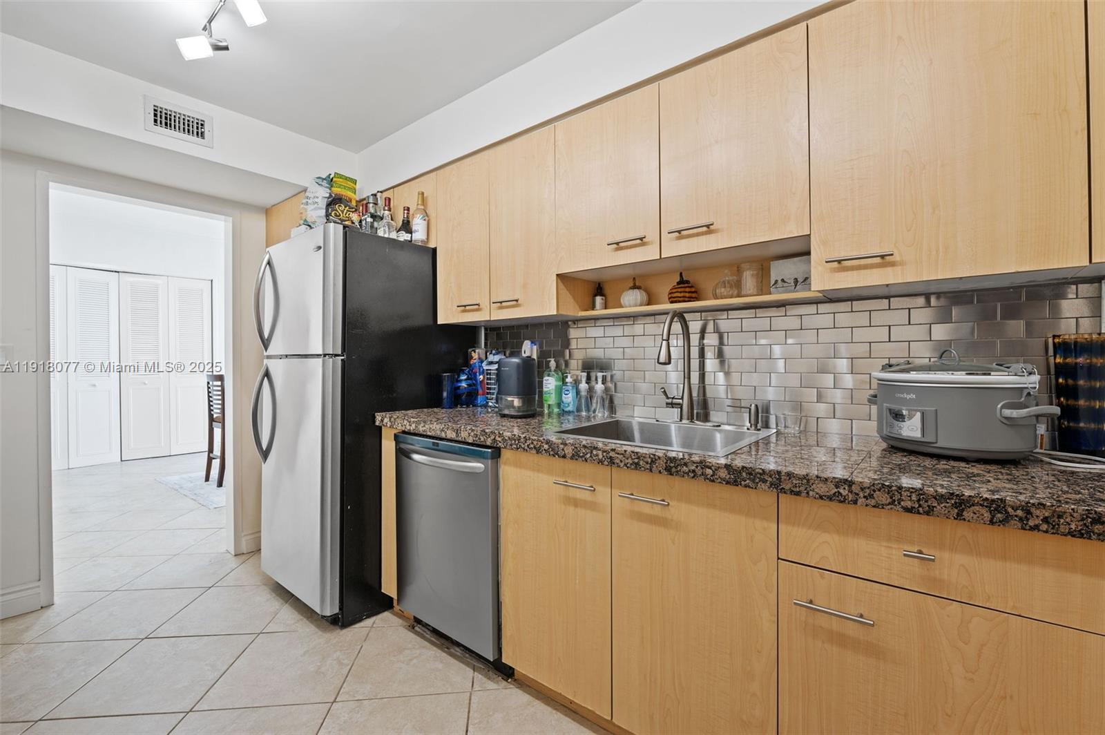 CARLISLE ON THE OCEAN CON - Residential