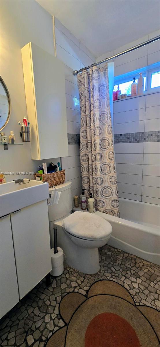 IRONS MANOR 4TH ADDN - Residential Lease