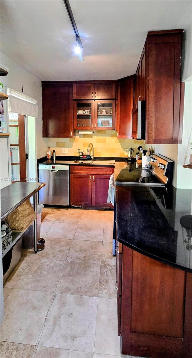 IRONS MANOR 4TH ADDN - Residential Lease