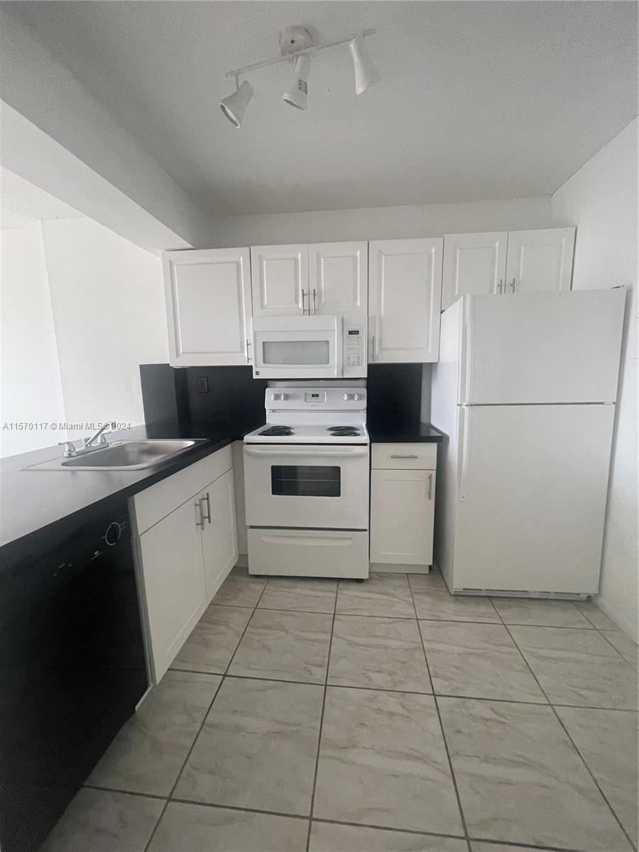 TALL TREES CONDO - Residential Lease