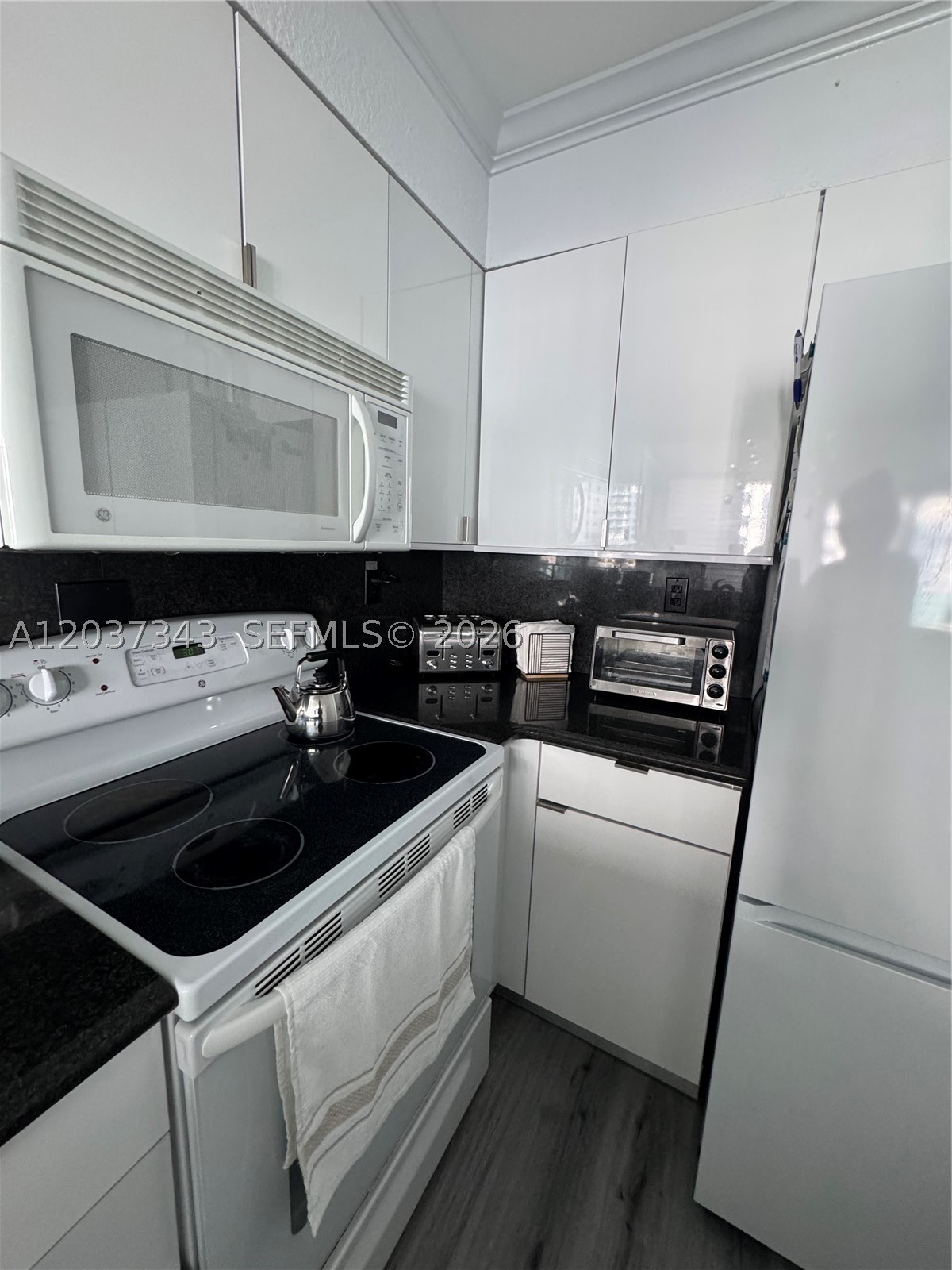 WAVE CONDO - Residential Lease