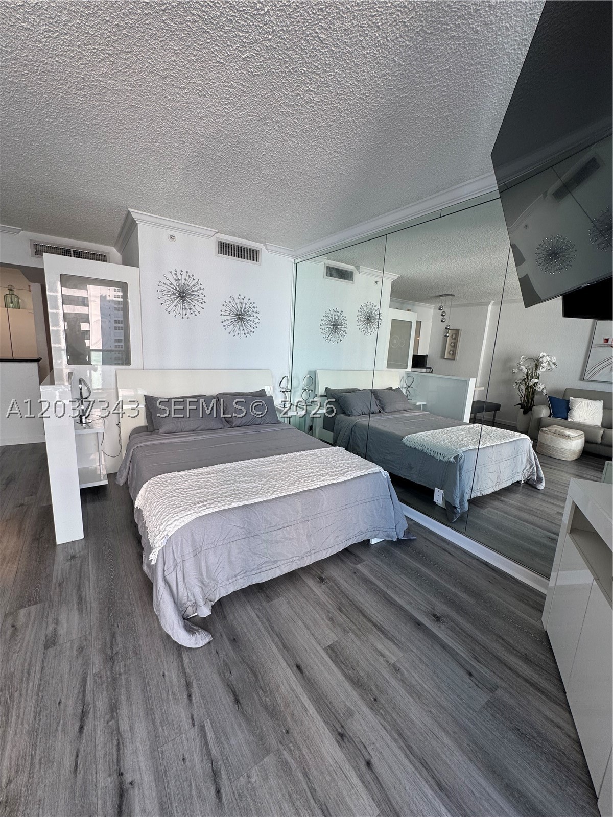 WAVE CONDO - Residential Lease