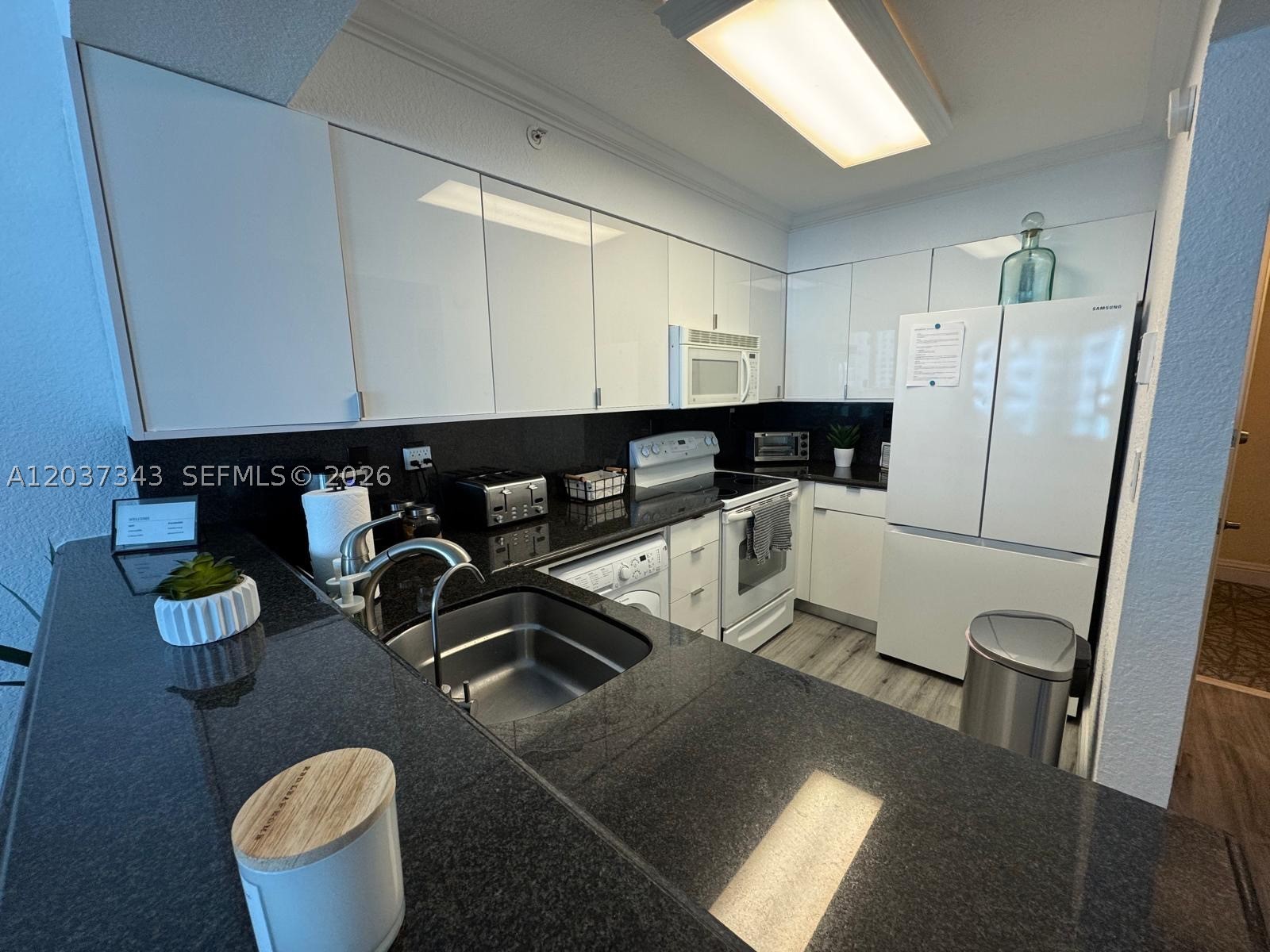 WAVE CONDO - Residential Lease