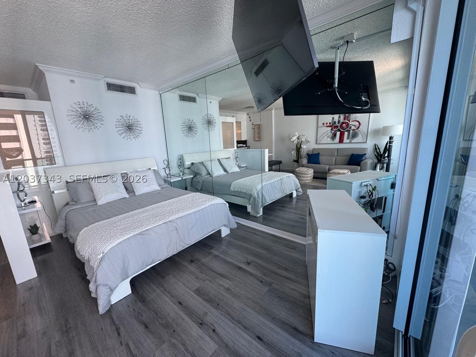 WAVE CONDO - Residential Lease