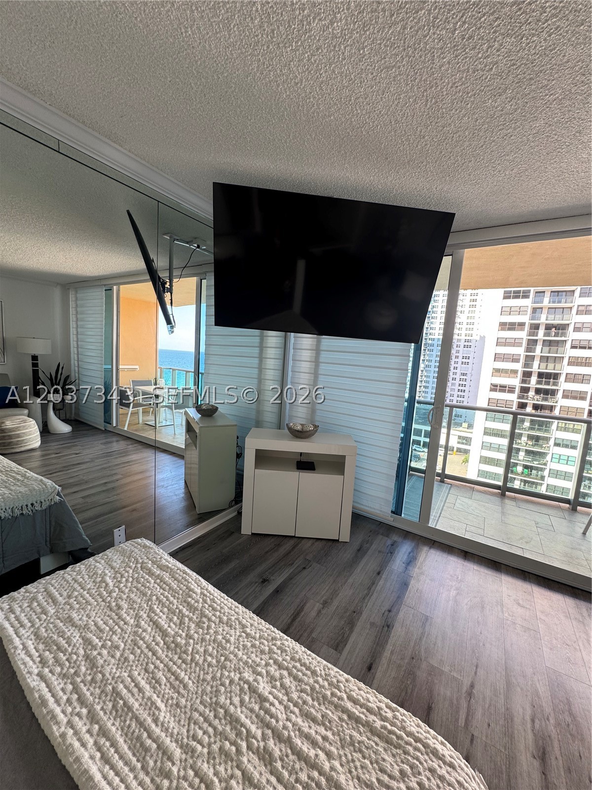 WAVE CONDO - Residential Lease