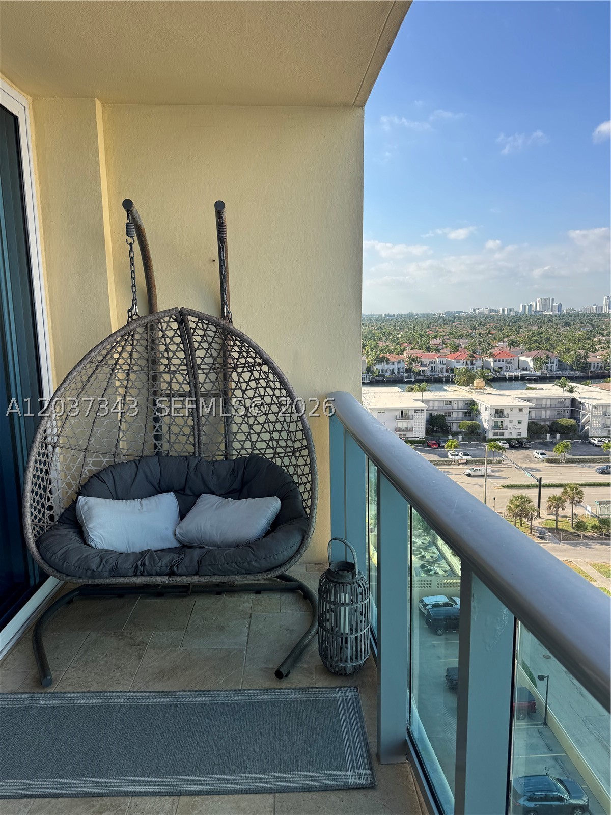 WAVE CONDO - Residential Lease