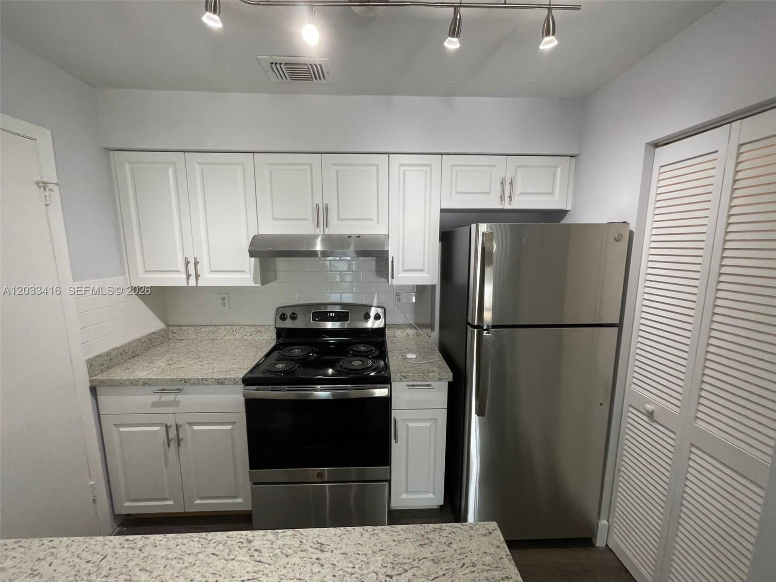 ANTIGUA AT CNTRY CLUBOF M - Residential Lease