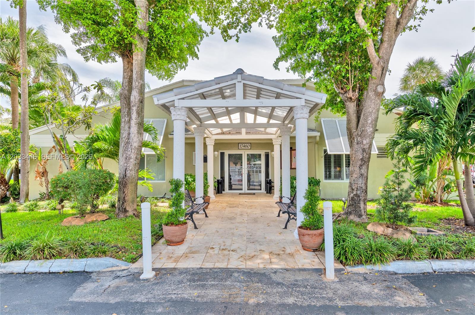 ANTIGUA AT CNTRY CLUBOF M - Residential Lease