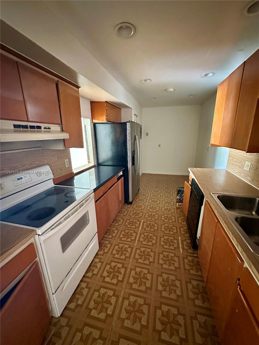 HALLANDALE GARDENS CONDO - Residential