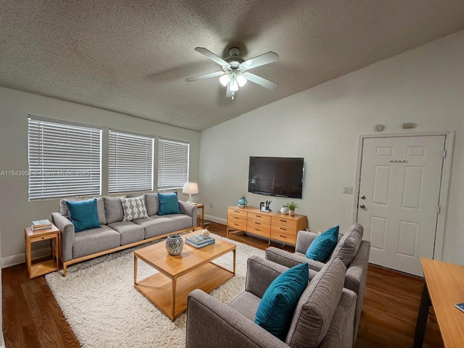 VISTA LAGO AT THE HAMMOCKS - Residential