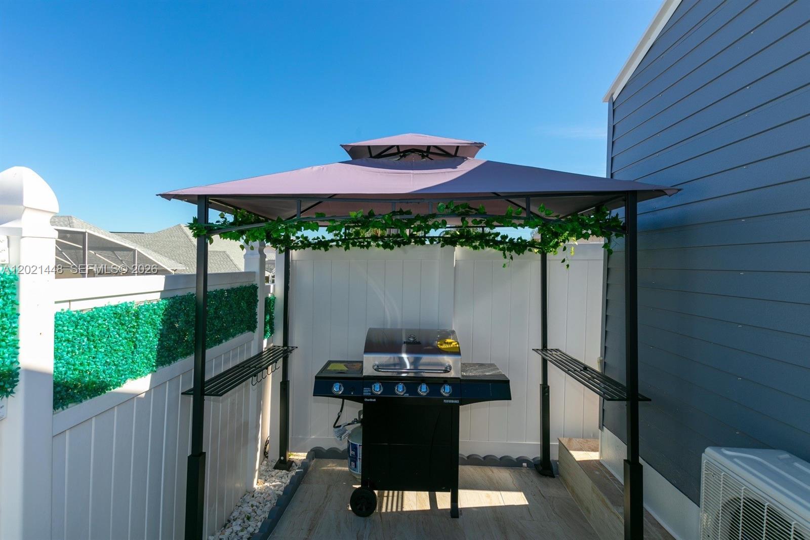 LOMA VISTA SECTION ONE - Residential