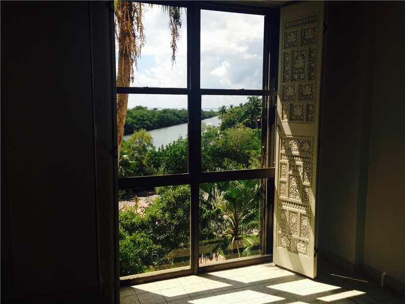 TOWERS OF KEY BISCAYNE CO - Residential Lease