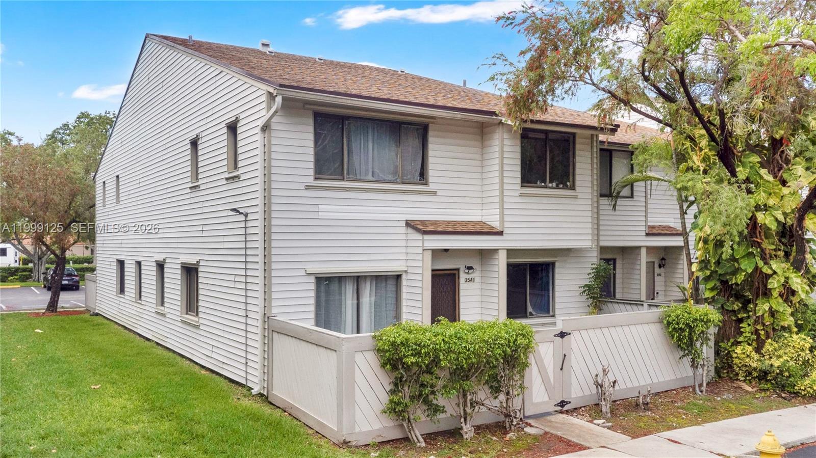 NOB HILL AT WELLEBY CONDO - Residential