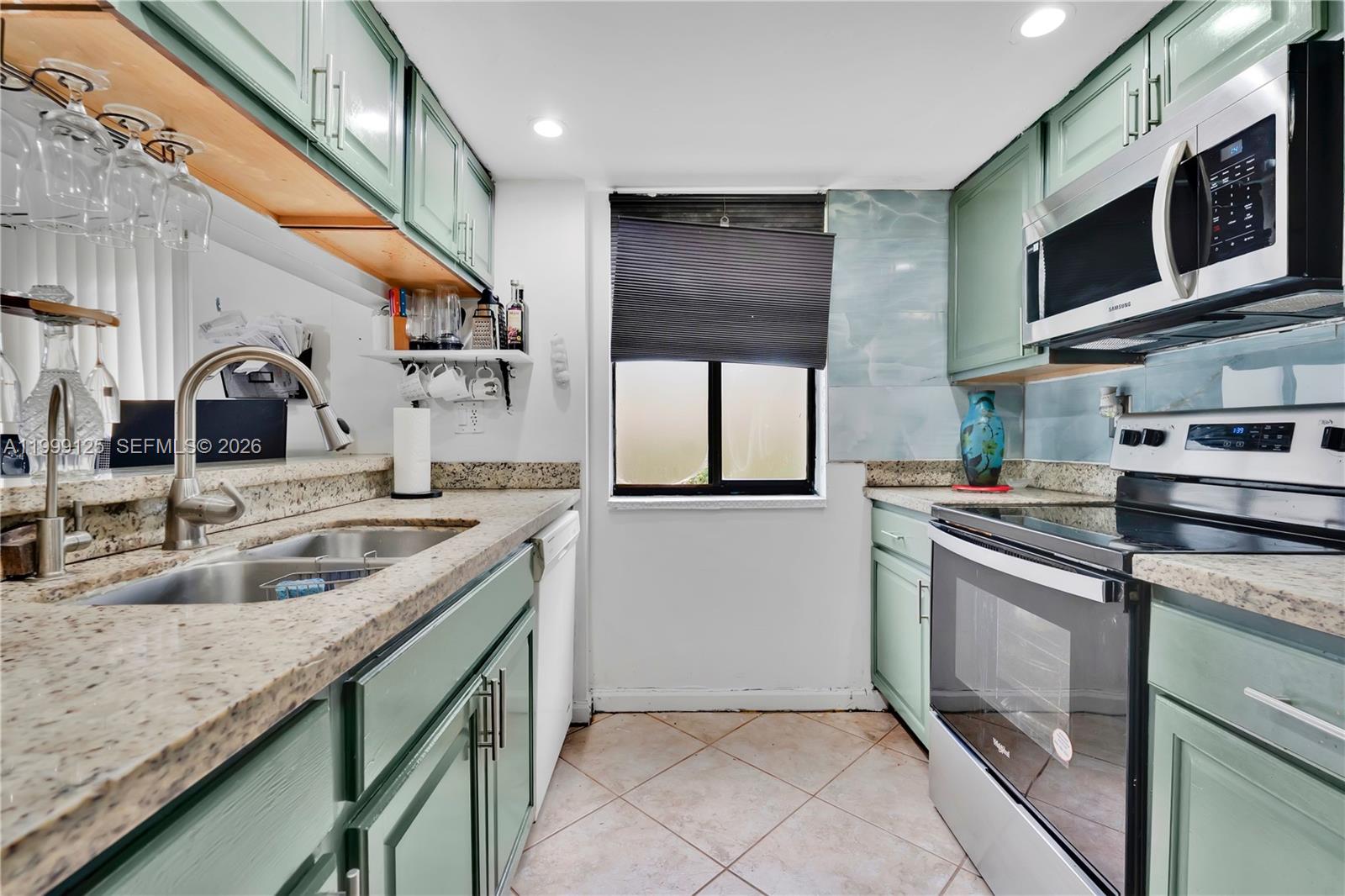 NOB HILL AT WELLEBY CONDO - Residential